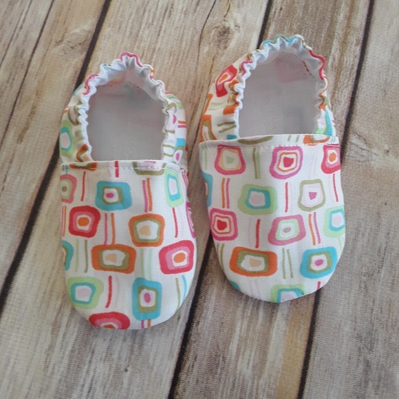 Handmade Boutique adorable baby shoes size 6/9 mos - Picture 2 of 2